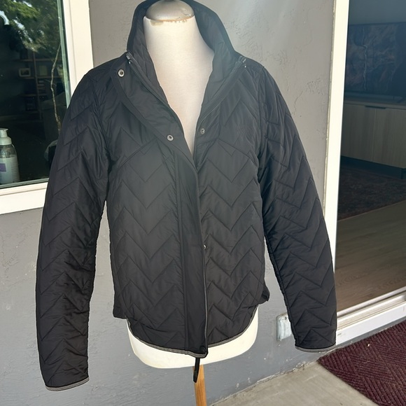 North Face Quilted Jacket - Picture 8 of 11